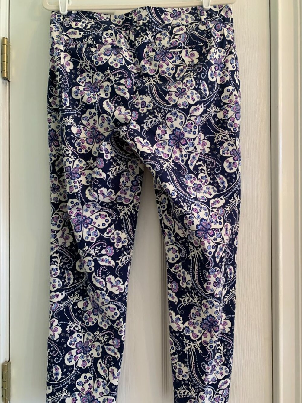 Talbots Size 8 Perfect Crop Pants Print Navy Lavendar - Picture 2 of 10